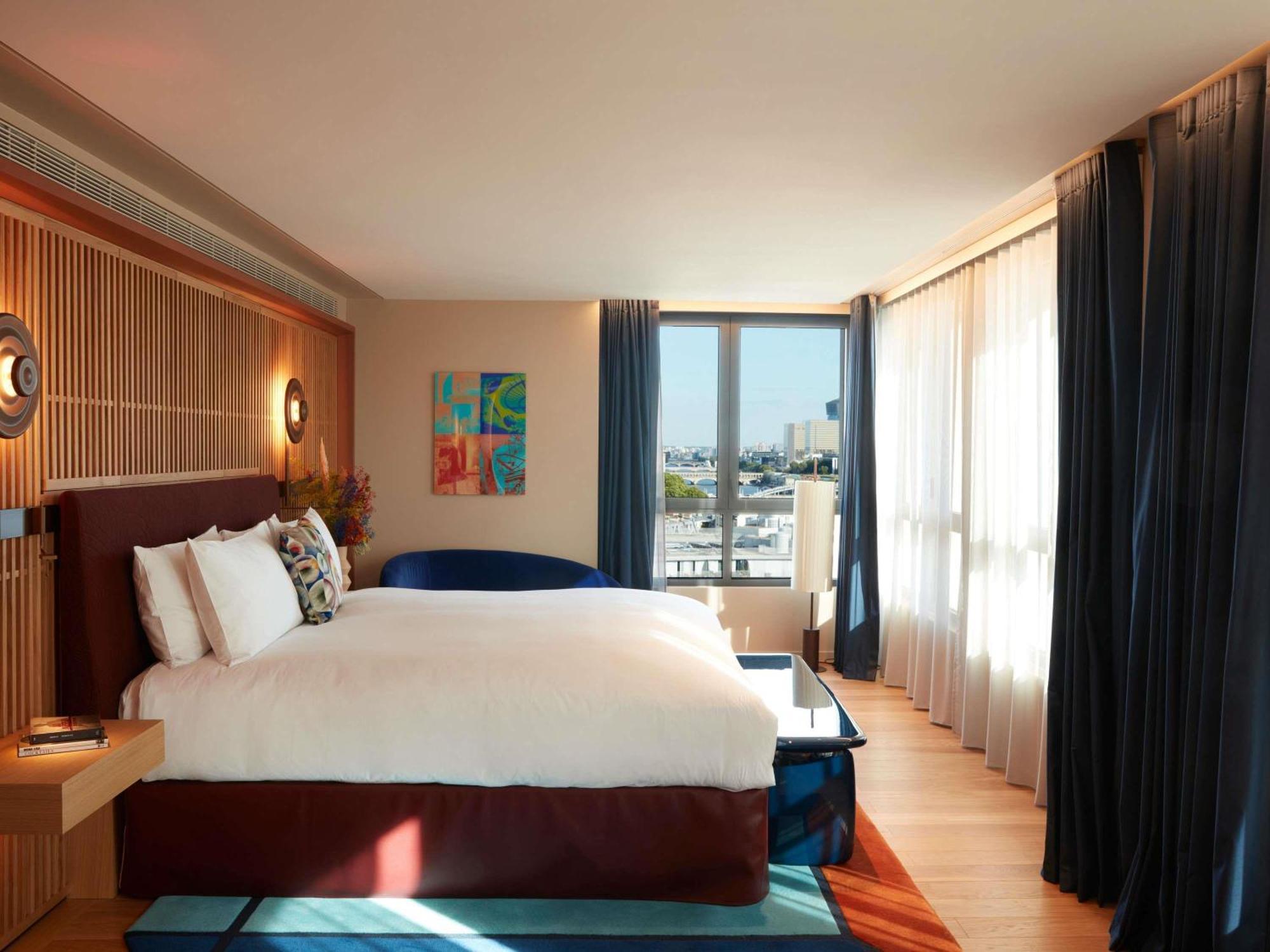 L'Atelier Seine Corner Suite River Seine Eiffel Tower view