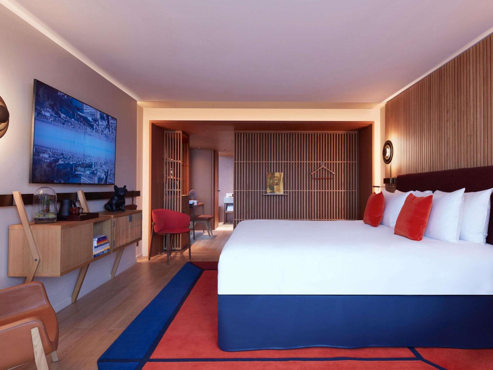 Studio Panorama Junior Suite River Seine Eiffel Tower view